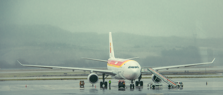 ¿Sabes qué hacer si te cancelan o pierdes un vuelo?