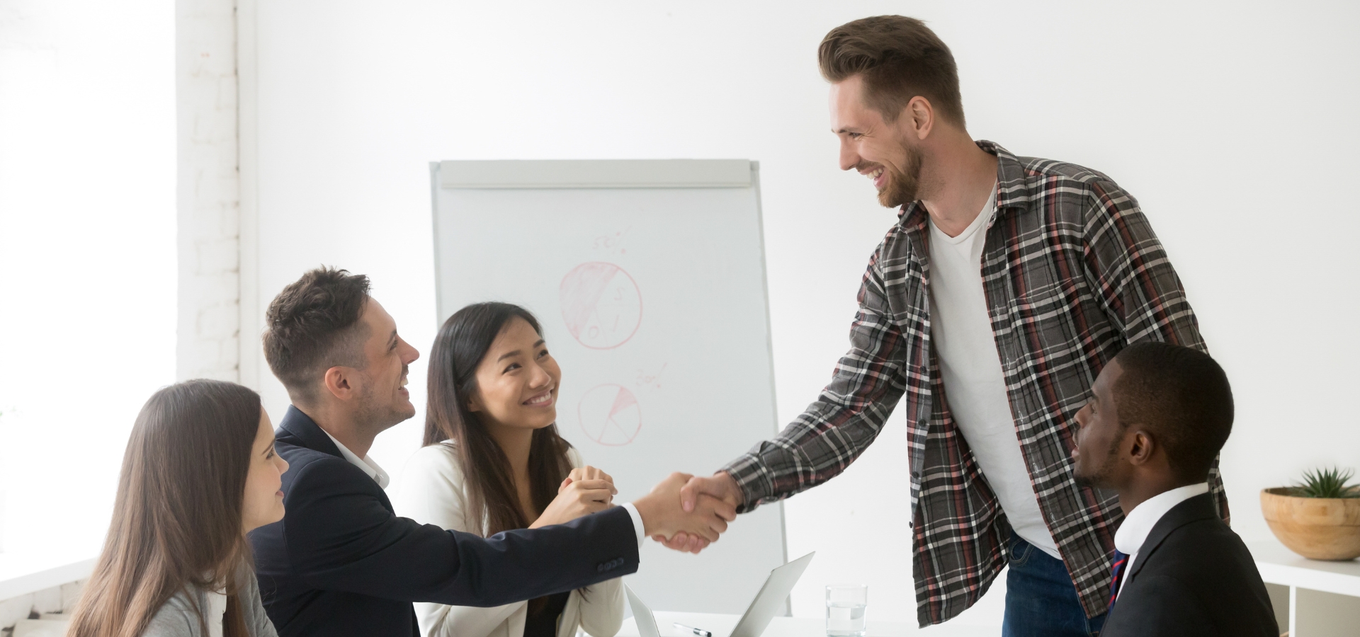 - Onboarding: ¿Cómo mejorar el plan de acogida de tu empresa? Dar la bienvenida durante el plan de acogida