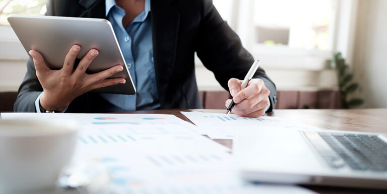 Los gastos administrativos optimizados ahorran dinero en las empresas