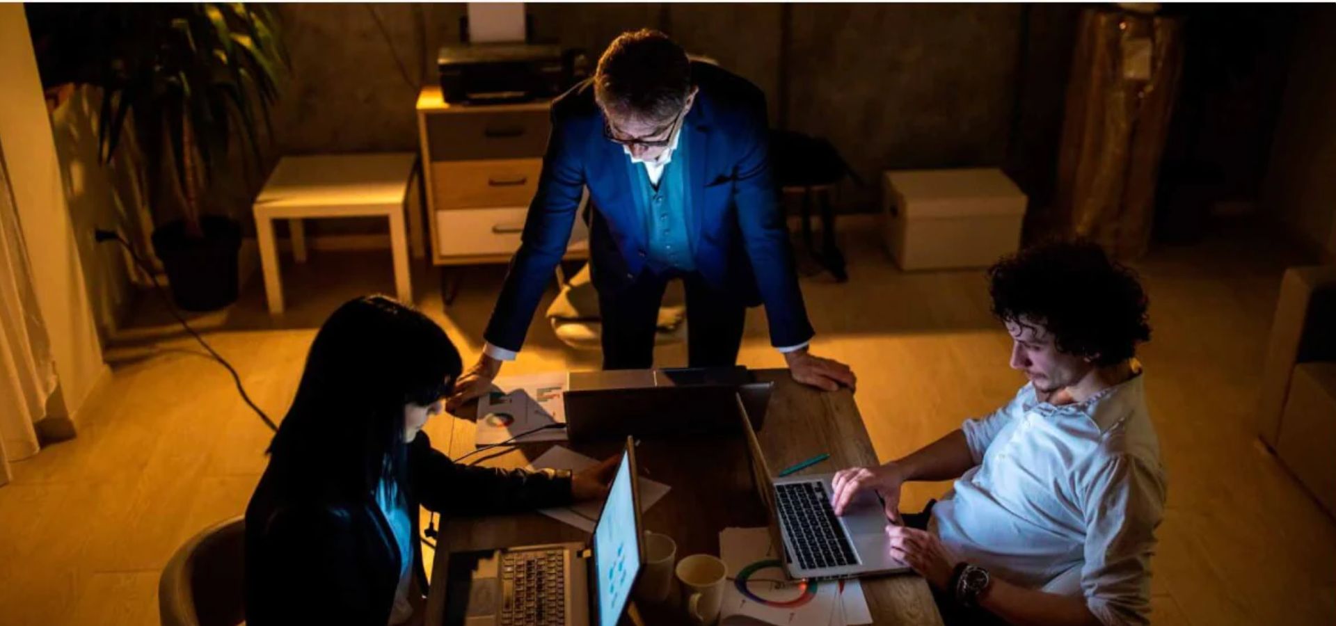 Dudas sobre la obligatoriedad de las horas extras en el trabajo.