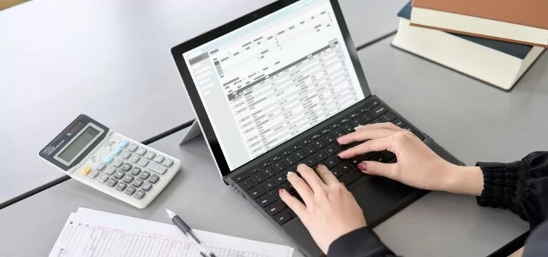 - Lançamentos contabilísticos: o que são e como fazê-los? São registos que refletem as operações económicas realizadas por uma empresa num determinado período