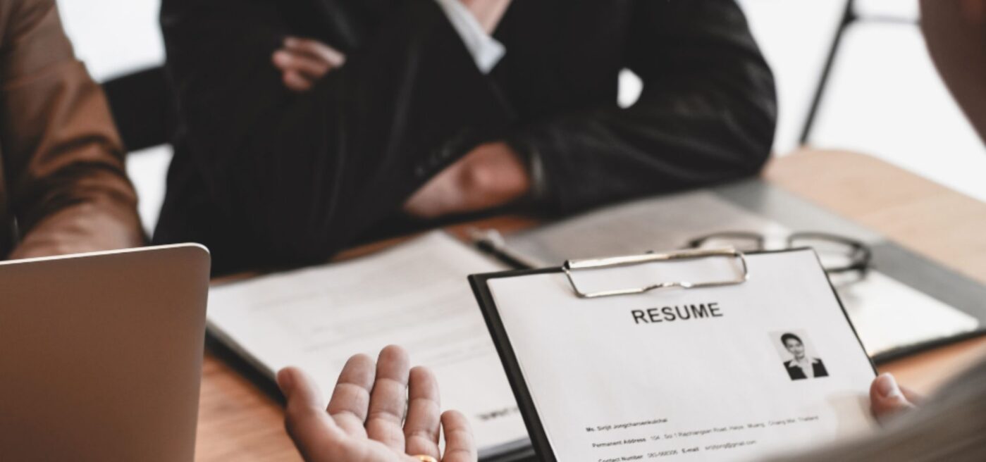 - La Madurez Tecnológica en RR.HH.: Clave para la Competitividad y la Eficiencia en la Era Digital La digitalización ofrece múltiples beneficios a los departamentos de RR.HH