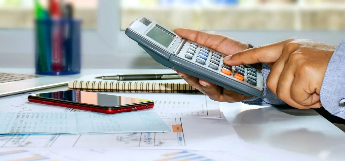 - Como funciona o IVA nas transações intracomunitárias? Embora a dedução do IVA no estrangeiro não possa ser feita da forma habitual, porque cada país tem o seu próprio sistema fiscal e taxas de imposto diferentes, existem mecanismos para recuperar os impostos indiretos sobre o consumo.