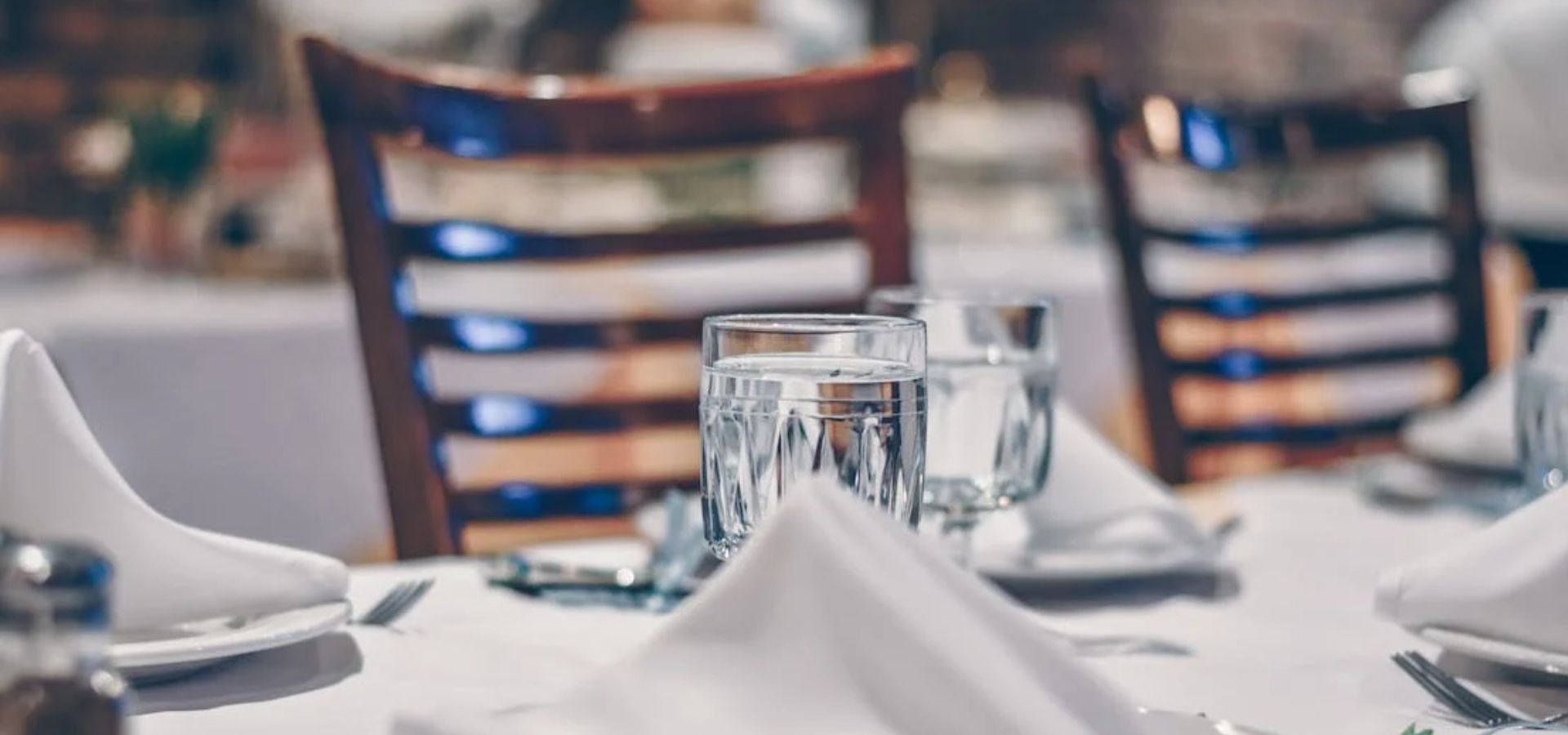 - GUÍA 2024 Dónde comer en Madrid: 6 mejores restaurantes para reunirte con tus clientes Restaurantes para hacer negocios en Madrid