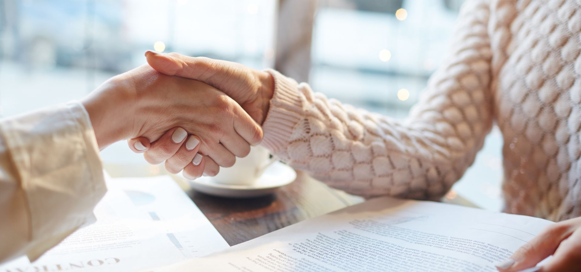 - Novación de contrato: qué es, tipos y ejemplos Preguntas frecuentes en la novación de contrato laboral
