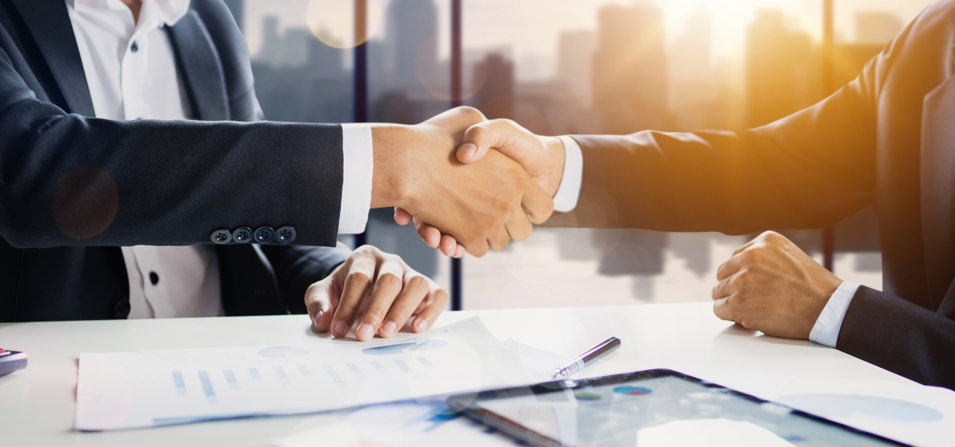 - La carta comercial en Colombia: Herramienta clave en el mundo empresarial La carta comercial es una herramienta esencial para la presentación de la empresa