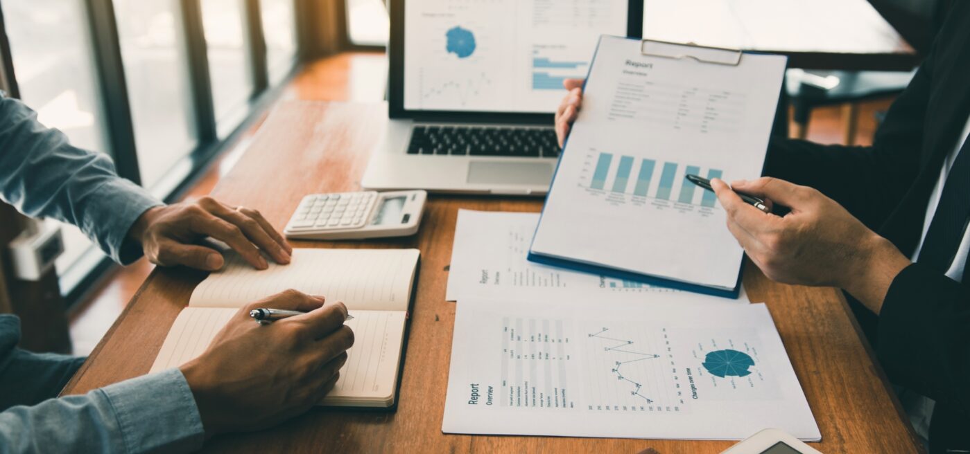 Una de las principales funciones financieras es el análisis de grandes volúmenes de datos