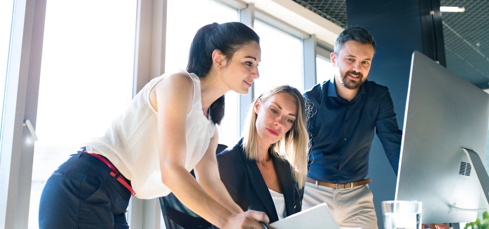 - Generación Z en el trabajo: Cómo atraer y retener talento joven Por qué es importante atraer y retener el talento de la generación z