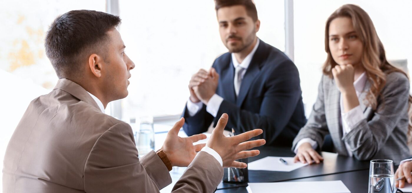 - Transforma tu empresa: alinea RRHH con la estrategia empresarial Cómo pueden los RRHH impulsar la innovación en la empresa