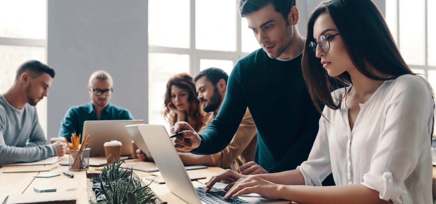 - Trabajo en equipo: beneficios, dinámicas y herramientas para mejorar Mejorar el trabajo en equipo gracias a las dinámicas de grupo